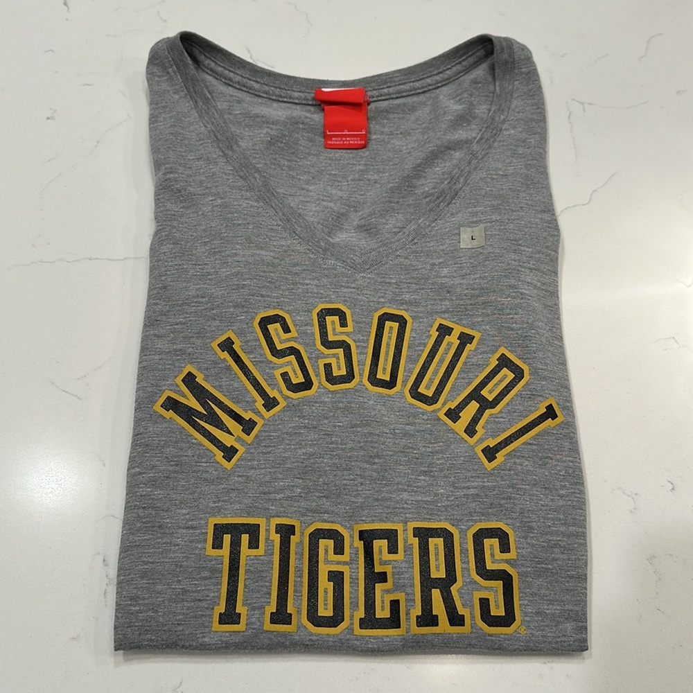 Women’s Nike Missouri Tigers T-Shirt - L NWOT